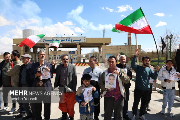 زنجیره انسانی در محکومیت تهدید زیرساخت های انرژی در همدان