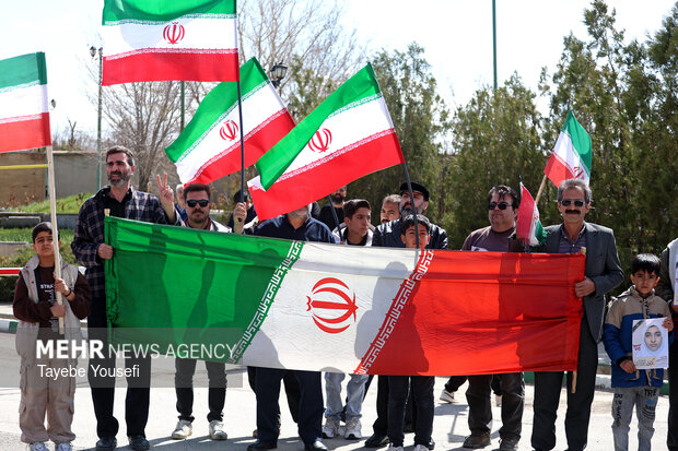 زنجیره انسانی در محکومیت تهدید زیرساخت های انرژی در همدان