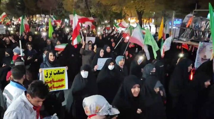 حضور حماسی مردم در خیابان‌های شهرکرد