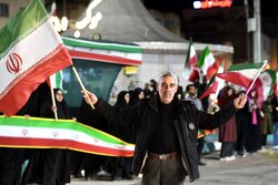 ایستادگی مردم کرمان پای پرچم مقدس جمهوری اسلامی ایران