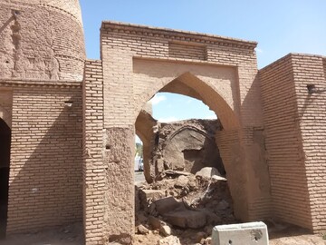 خسارت ۲۰ میلیاردی به بناهای تاریخی کوهپایه؛برج و باروی ساسانی آسیب دید