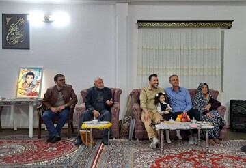 دیدار معاون رسانه‌ای ارشاد گیلان با خانواده شهید «قاسم مصفا لشکاجانی»