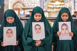 گرامیداشت چهلمین روز شهادت دانش‌آموزان میناب در حرم مطهر رضوی