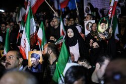 اجتماع مردمی در چهلمین شب شهادت رهبر شهید در سنندج