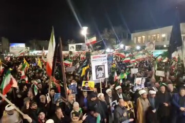 شەقامەکانی ئێران ئاخێنراوە لە خەڵک