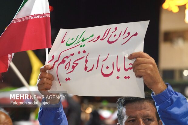 پلاکاردهای مردم کرمان در اجتماع های شبانه چه پیام هایی دارد؟