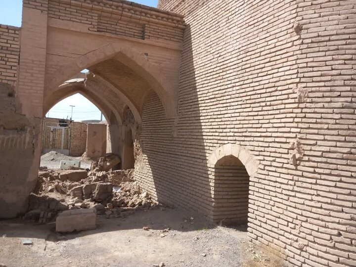 خسارت ۲۰ میلیاردی به بناهای تاریخی کوهپایه؛برج و باروی ساسانی آسیب دید