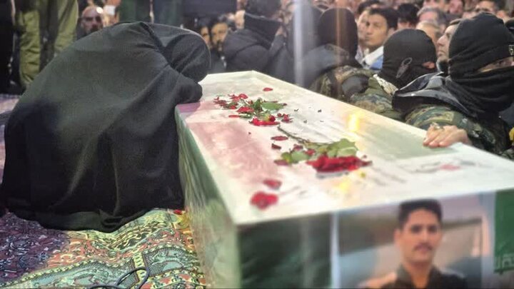 پیکر شهید «محمد امینی پور» در سلسله تشییع شد