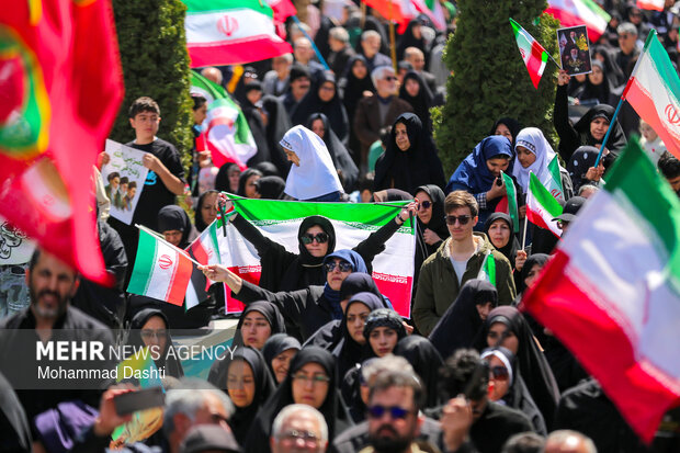 برگزاری پرشور مراسم چهلم رهبر شهید در اردبیل؛ راه امام ادامه دارد