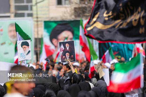 برگزاری پرشور مراسم چهلم رهبر شهید در اردبیل؛ راه امام ادامه دارد