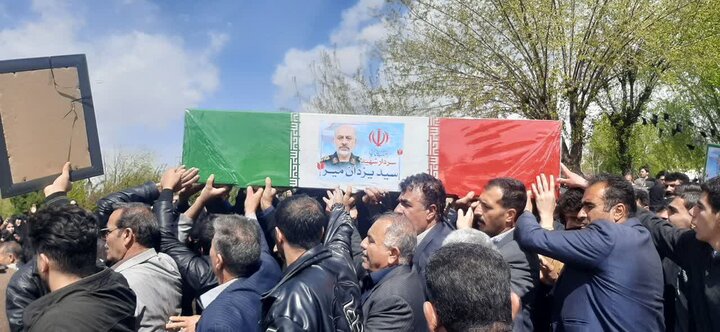 پیکر شهید «یزدان میر» و شهیده «فاطمه سادات میر» در دورود تشییع شد