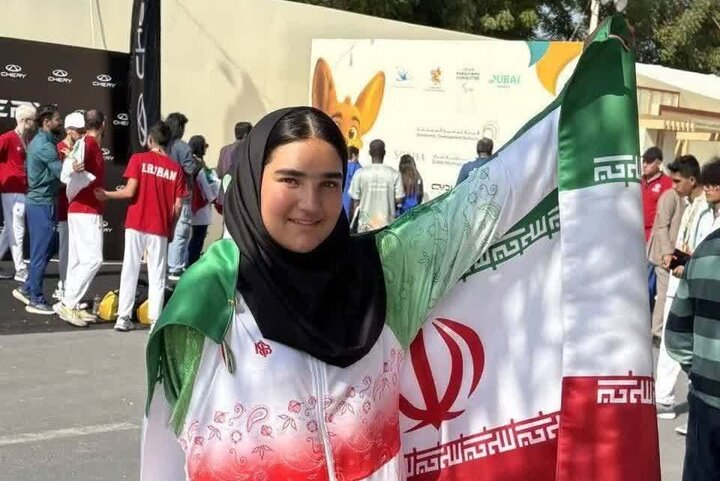 بیعت بانوی ملی پوش جوان کرمانی با رهبر معظم انقلاب