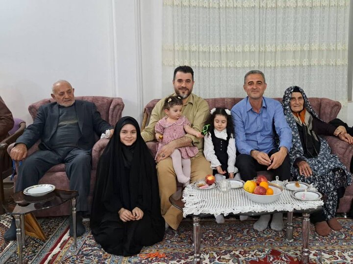 دیدار معاون رسانه‌ای ارشاد گیلان با خانواده شهید «قاسم مصفا لشکاجانی»