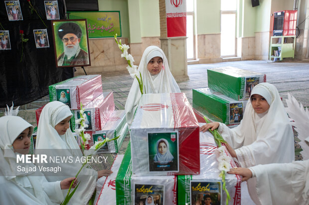 مراسم چهلم امام شهید در همدان
