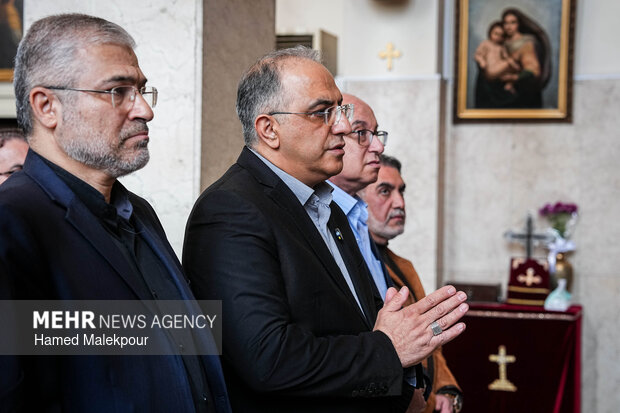 مراسم چهلمین روز شهادت رهبر انقلاب در کلیسای سرکیس مقدس تهران