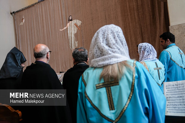 مراسم چهلمین روز شهادت رهبر انقلاب در کلیسای سرکیس مقدس تهران