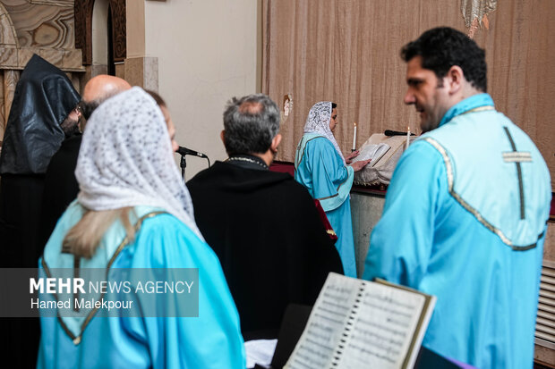 مراسم چهلمین روز شهادت رهبر انقلاب در کلیسای سرکیس مقدس تهران