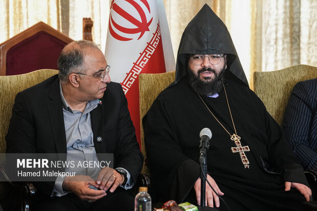 مراسم چهلمین روز شهادت رهبر انقلاب در کلیسای سرکیس مقدس تهران