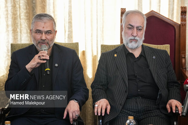 مراسم چهلمین روز شهادت رهبر انقلاب در کلیسای سرکیس مقدس تهران