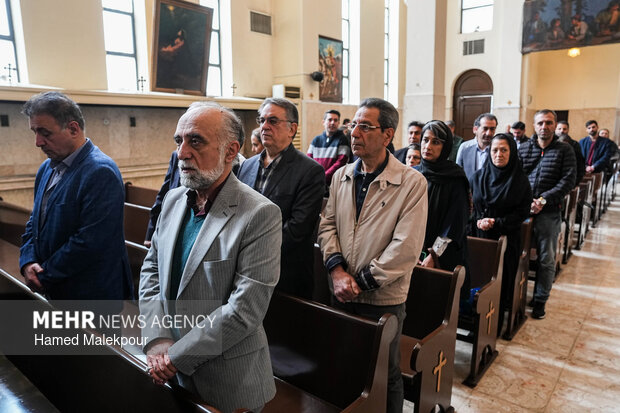مراسم چهلمین روز شهادت رهبر انقلاب در کلیسای سرکیس مقدس تهران