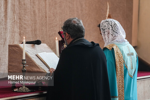 مراسم چهلمین روز شهادت رهبر انقلاب در کلیسای سرکیس مقدس تهران