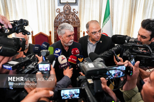 مراسم چهلمین روز شهادت رهبر انقلاب در کلیسای سرکیس مقدس تهران