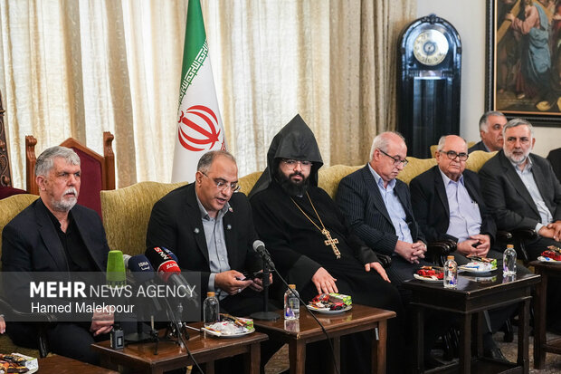 مراسم چهلمین روز شهادت رهبر انقلاب در کلیسای سرکیس مقدس تهران