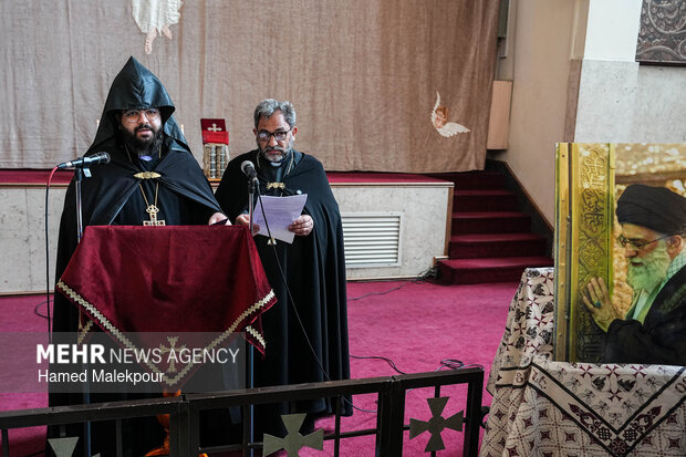 مراسم چهلمین روز شهادت رهبر انقلاب در کلیسای سرکیس مقدس تهران