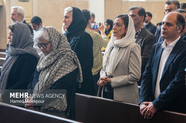 مراسم چهلمین روز شهادت رهبر انقلاب در کلیسای سرکیس مقدس تهران