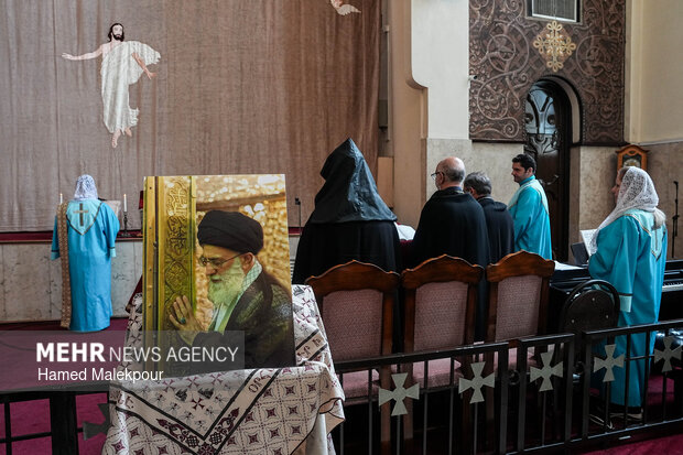 مراسم چهلمین روز شهادت رهبر انقلاب در کلیسای سرکیس مقدس تهران