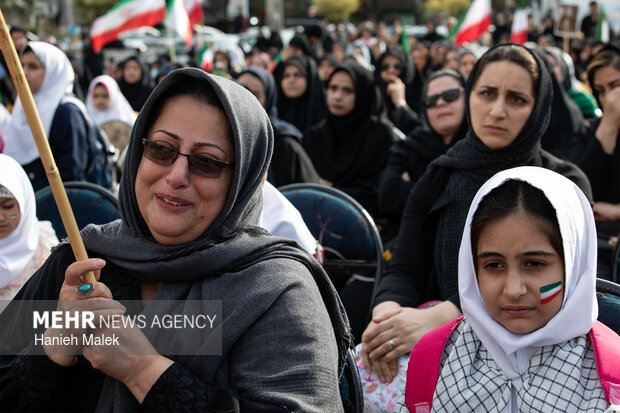 گرامیداشت شهدای مدرسه میناب در گرگان