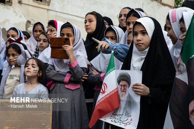 گرامیداشت شهدای مدرسه میناب در گرگان