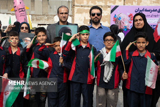 گرامیداشت شهدای مدرسه میناب در گرگان