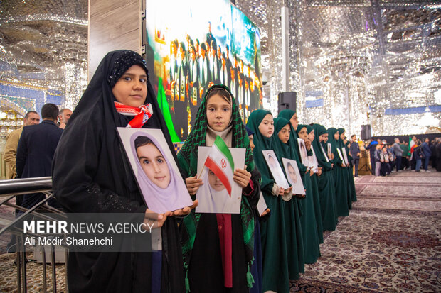 گرامیداشت چهلمین روز شهادت دانش‌آموزان میناب در حرم مطهر رضوی