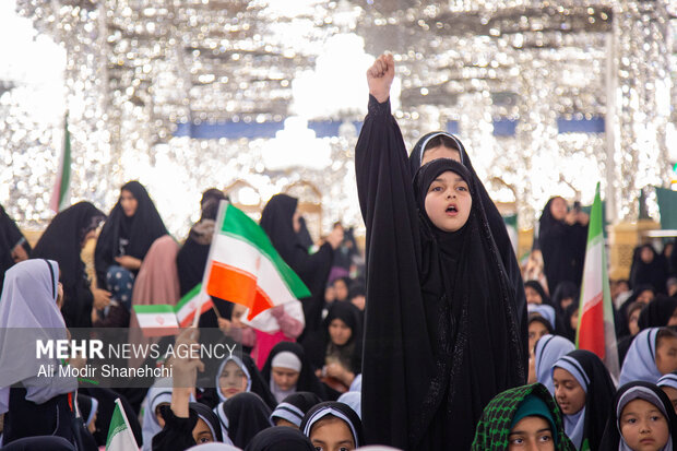 گرامیداشت چهلمین روز شهادت دانش‌آموزان میناب در حرم مطهر رضوی