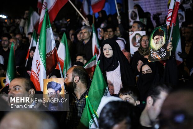 اجتماع سنندجیها در چهلم رهبر شهید جلوهای از همبستگی و بصیرت