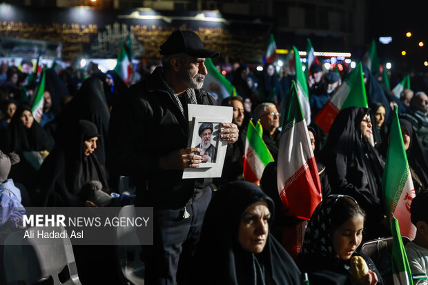 اجتماع مردمی در چهلمین شب شهادت امامِ قائدِ شهید