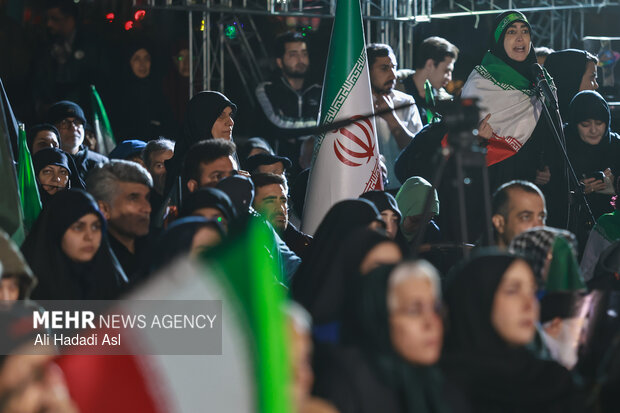 People in Tehran mark martyrdom of Leader after 40 days
