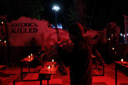 «باغ فردوس» پاتوق مردم و هنرمندان برای ایران