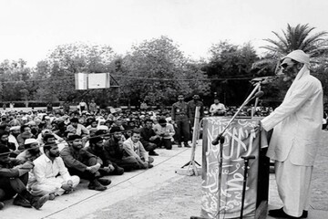 چگونه ایرانشهر، رهبر را به مردم گره زد؟/ تبعیدی که وحدت آفرید
