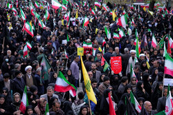 شکوه حضور حماسی مردم کرمانشاه در اربعین رهبر شهید