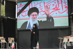 حماسه سرایی خبرنگار مهر در آیین گرامیداشت چهلمین روز شهادت رهبر انقلاب