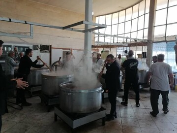 طبخ بیش از یک میلیون وعده غذای نذری برای اربعین رهبر شهید در مشهد