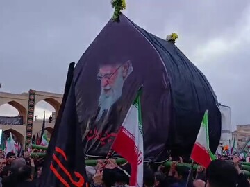 آیین سنتی نخل‌برداری به مناسبت اربعین رهبر شهید انقلاب در یزد