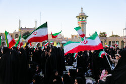 برگزاری اجتماع دانشجویی دختران ایران در حرم حضرت معصومه (س)