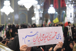 دشمن بداند دست ما روی ماشه و جانمان آماده شهادت است