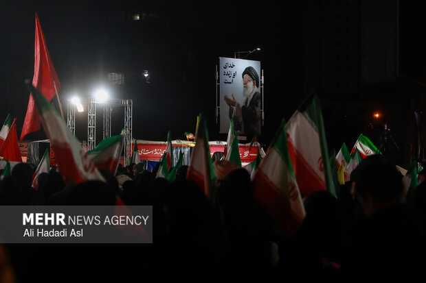 اجتماع حمایت از رزمندگان در مقابله با دشمن آمریکایی - صهیونی