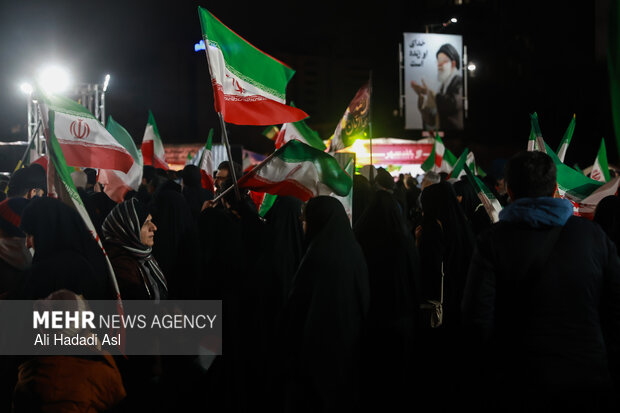 اجتماع حمایت از رزمندگان در مقابله با دشمن آمریکایی - صهیونی