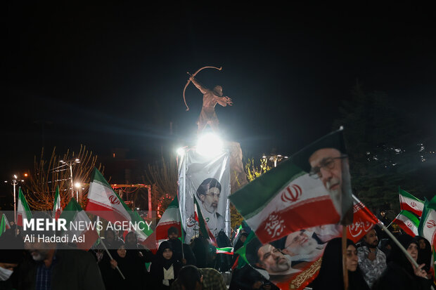 اجتماع حمایت از رزمندگان در مقابله با دشمن آمریکایی - صهیونی