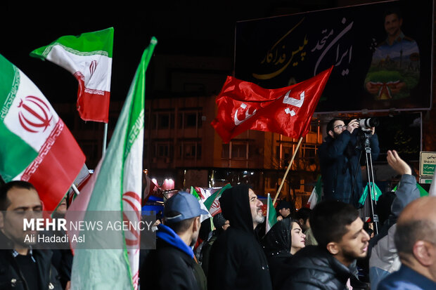 اجتماع حمایت از رزمندگان در مقابله با دشمن آمریکایی - صهیونی